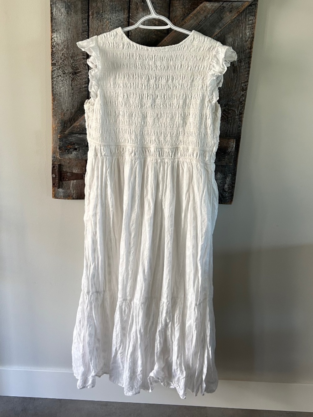 Women's Anthropologie White Flowy Sleeveless Dress - Picture 2 of 4